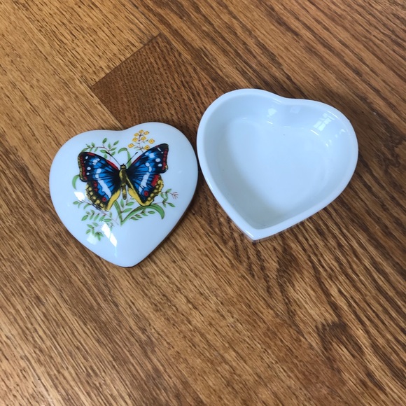 Porcelain Butterfly Trinket Box - Picture 2 of 5